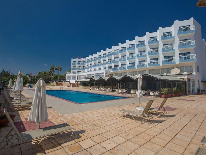 Polycarpia Hotel Pernera Luaran gambar